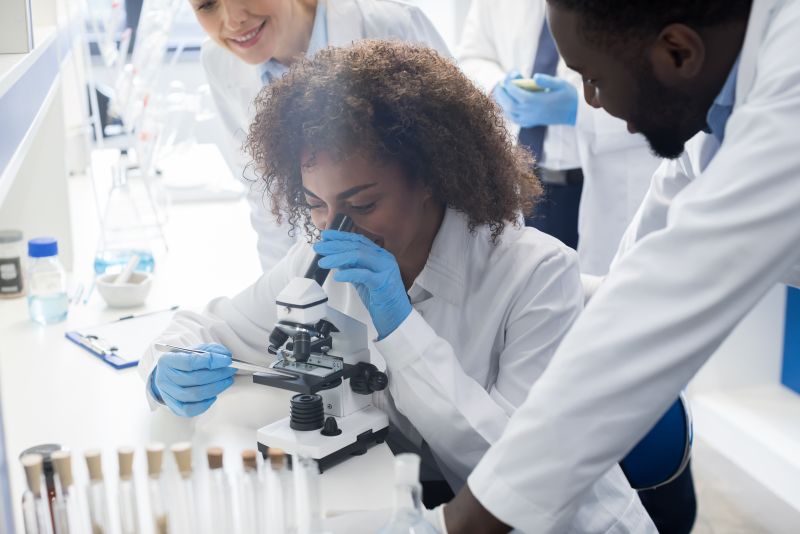 Photo of researchers in a lab
