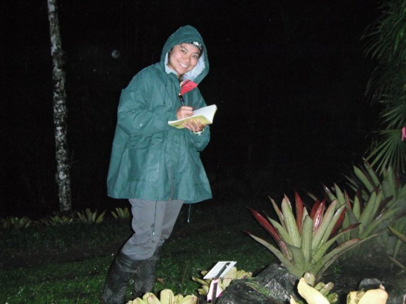 Nicole Yamase studying frogs in Costa Rica