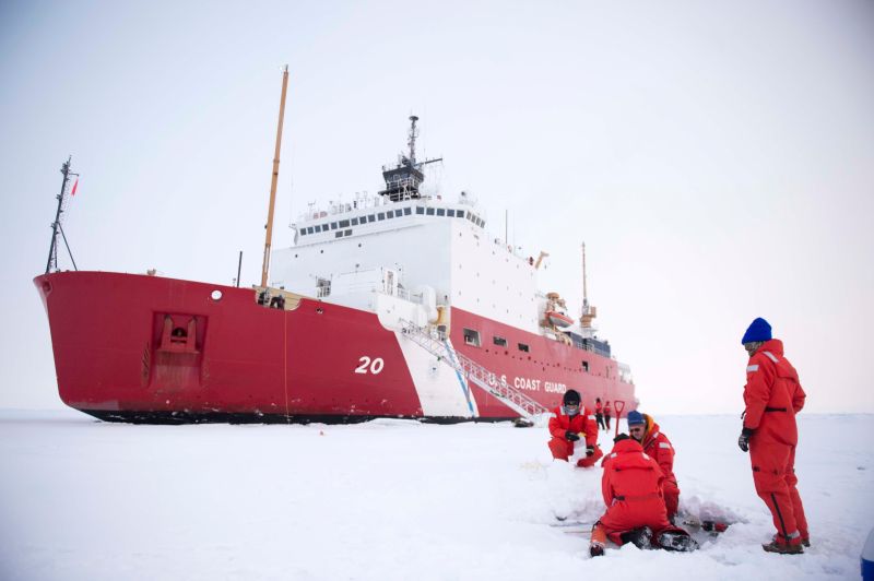 GEOTRACES researchers on the arctic ice