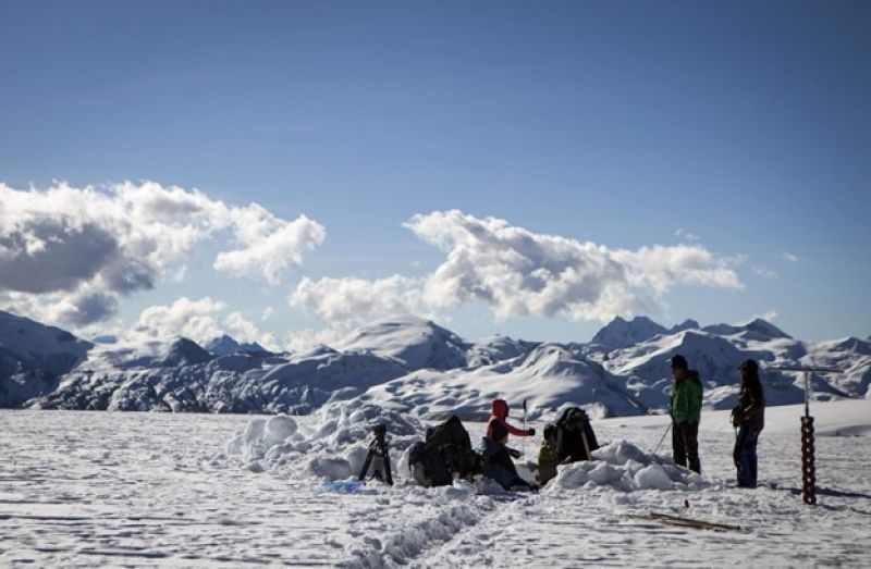 Mountaintop glacier ice disappearing in tropics around the world