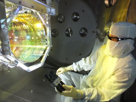 Technician inspects one of LIGOÕs core optics