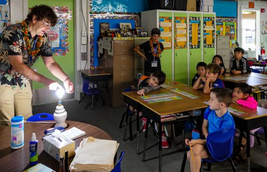 Scot Kleinman interacting with a group of students during Journey Through the Universe 2020 in Hawai‘i.