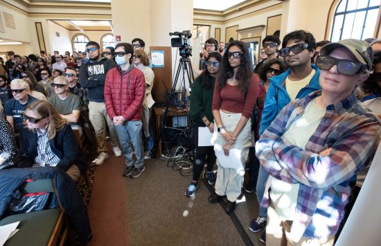 In a live demonstration at the launch of the Public Quantum Network in the Urbana Free Library, members of the public wear polarizing glasses to experience for themselves the measurement of light's polarization.