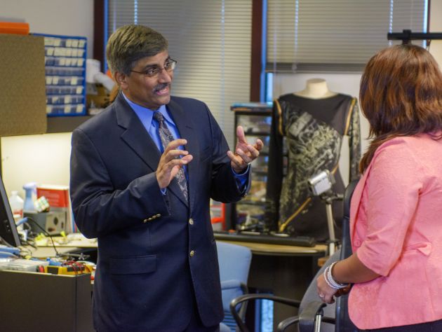 Man discusses a project with a student