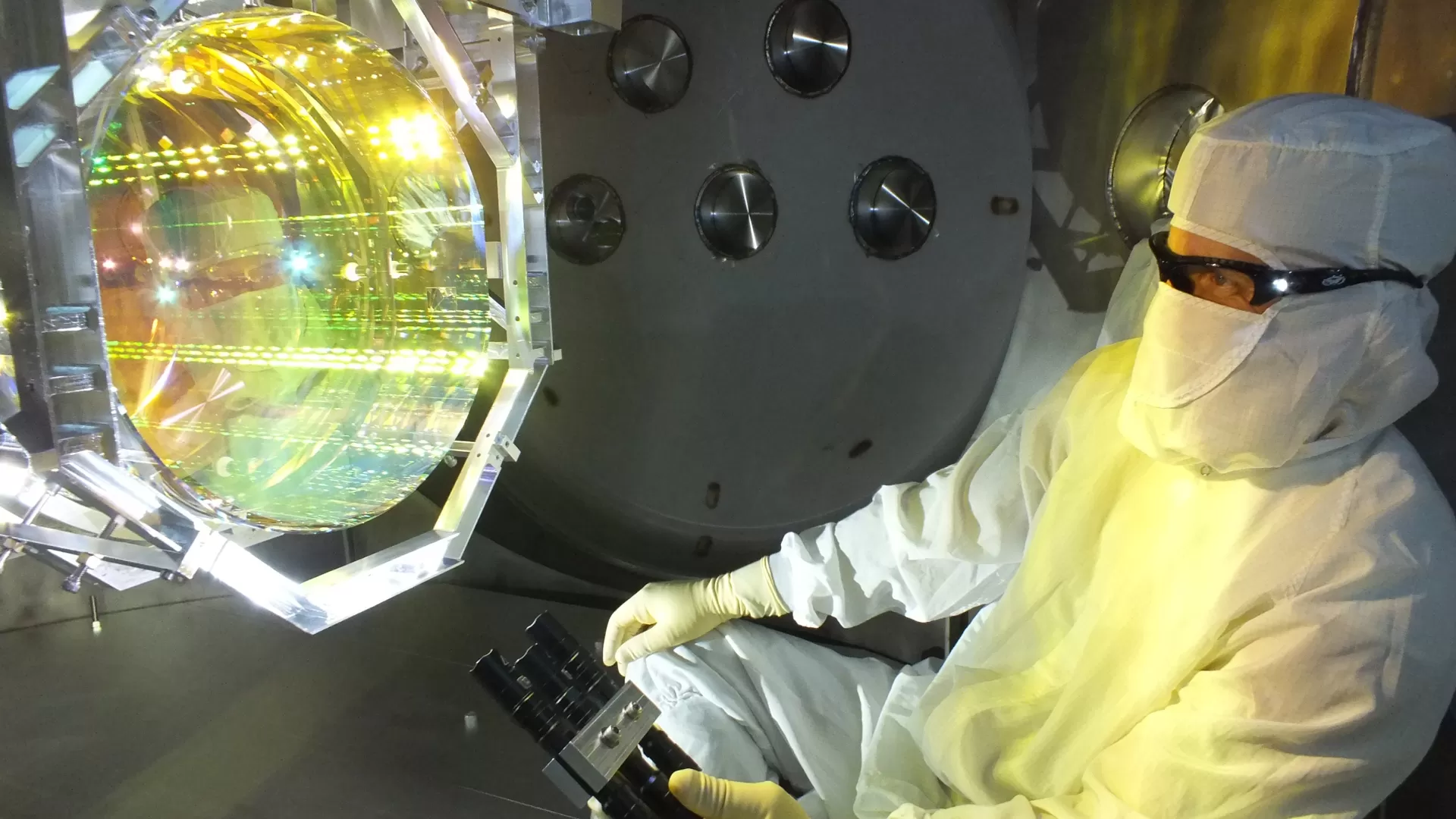 Technician inspects one of LIGOÕs core optics