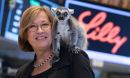 Patricia Wright shouldering a lemur