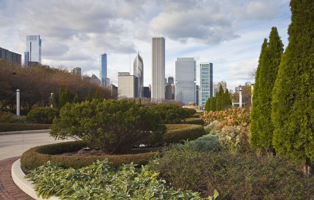 Image of Grant Park with Chicago skyline in backrground