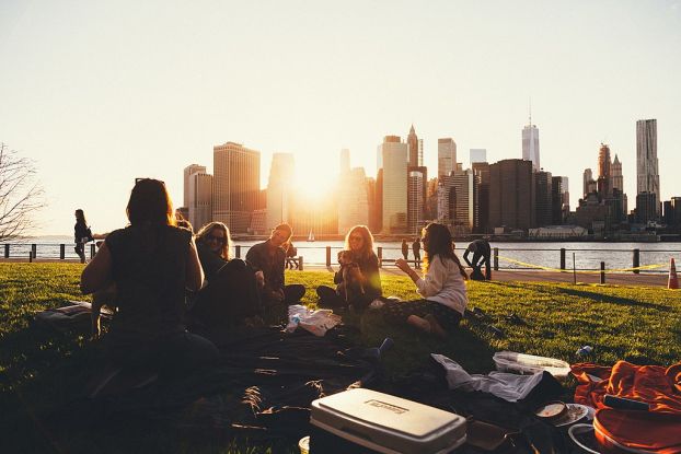 People picnicking in Brooklyn Bridge Park