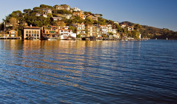 European city on the coast of a body of water