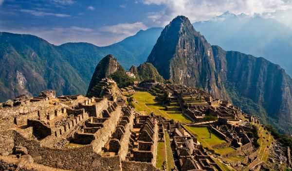 Insights into the genetic histories and lifeways of Machu Picchu's  occupants