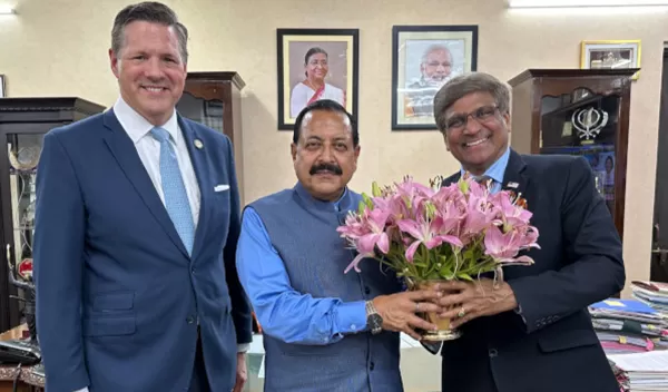 Director panch holding pink flowers with jitendra Singh
