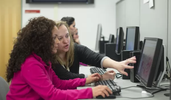 students at computers using Social Explorer