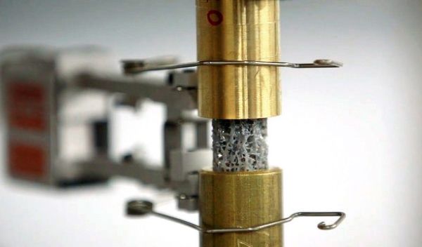 A 3D printer manufactures bone-inspired material