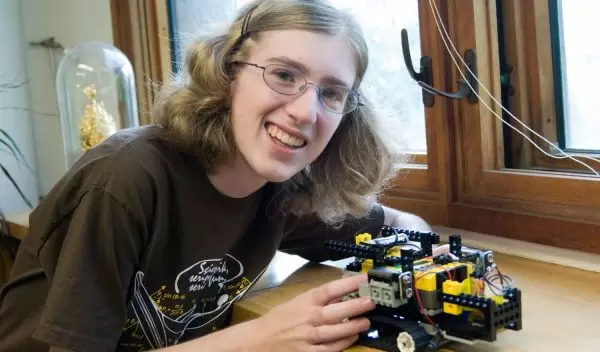 Photo of Anna Kornfeld Simpson with her robot