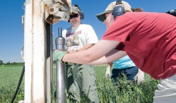 researchers at Kellogg Biological Station collect soil cores
