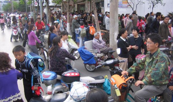 Photo shows e-bikes and people on a congested street