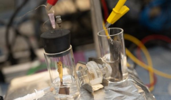 Engineers develop an eco-friendly process to extract ammonia from wastewater.