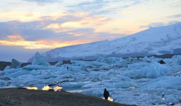 Ice from Iceland's BreiÃ°amerkurjÃ¶kull Glacier is on its way to the Atlantic Ocean.â¯