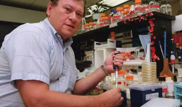 Photo of L. Curtis Hannah, plant molecular biology researcher at the University of Florida.