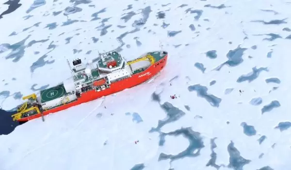 The Korean icebreaker Araon