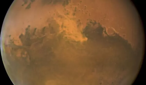 a Mars dust storm appears