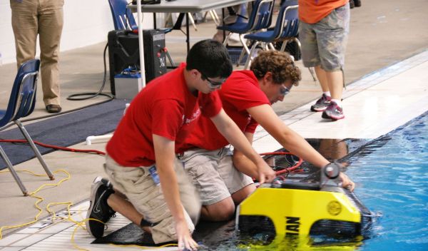 Students launch remote underwater vehicle