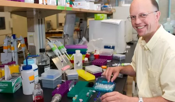 Photo of Georgia Tech chemist Nicholas Hud in his laboratory.