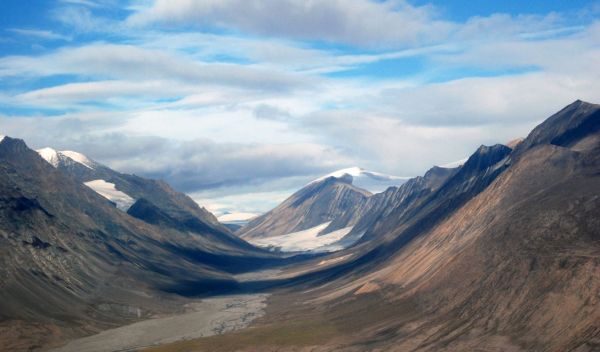 Photo of Quttinirpaaq National Park, which is dominated by glaciers and tundra vegetation.