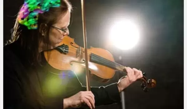 A photo of a violinist practicing.