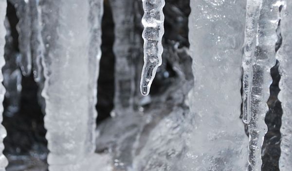 Frozen in time: Nanodrops of water turn into ice.