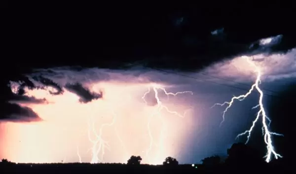 lightning ond a dark sky