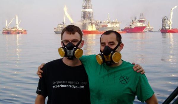Photo of John Kessler and David Valentine in front of the Deepwater Horizon Gulf oil spill.