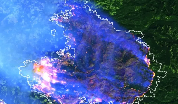 satellite image of the Riverside fire in Oregon