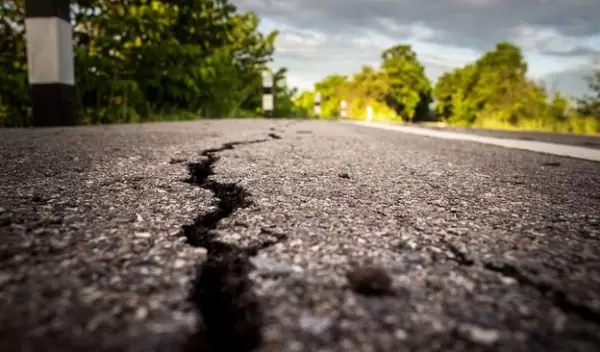 pulses of high-pressure fluids travel upward along a fault