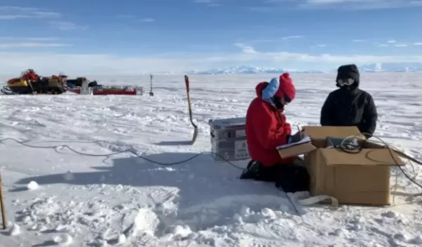 Researchers on Antarctic ice.