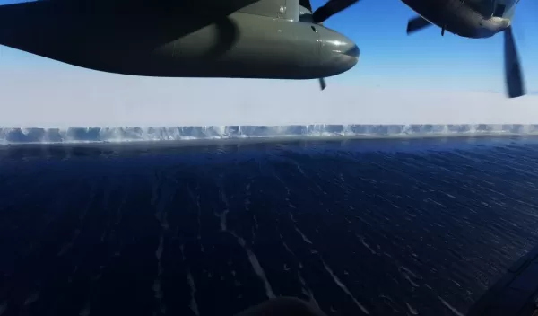 the edge of Antarctica's Ross Ice Shelf