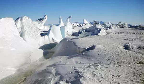 Sea ice pressure ridge