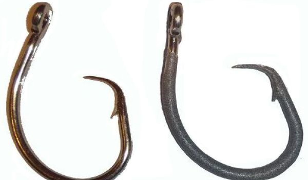 a standard circle hook on left compared to a shark repellent hook on right.