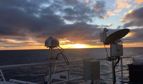 Aerosol filter samplers probe the air over the Southern Ocean