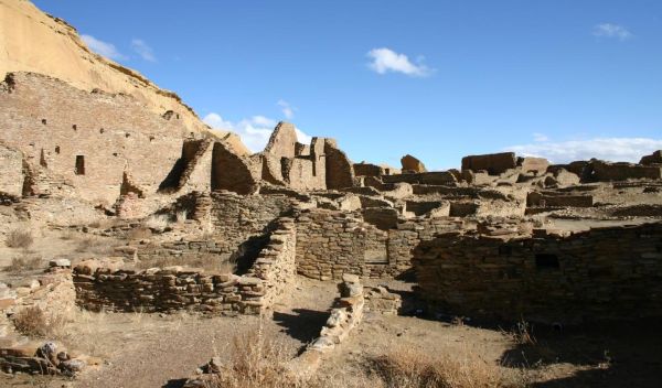 The north wall and room block of Pueblo Bonito