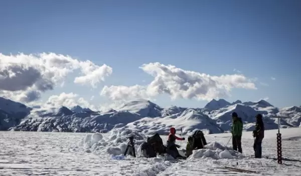 The ice fields on Quelccaya in Peru shrank by 46% from 1976 to 2020.