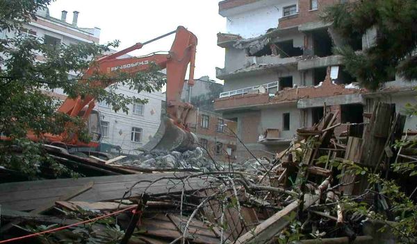 Destruction in Istanbul, Turkey, following the August 17, 1999, Izmet earthquake