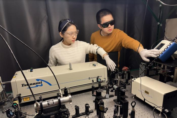 Yingying Zhang and Chi Zhang use ultrafast laser pulses to study lanthanum strontium cobaltite devices.