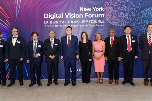 A group photo at NYU includes NSF Director Sethuraman Panchanathan, ROK President Yoon Suk Yeol, NYC Deputy Mayor Sheena Wright, and others.