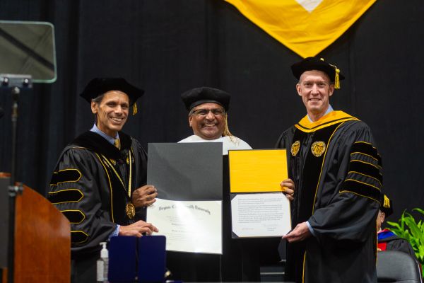 SF Director Sethuraman Panchanathan (center) receives an honorary degree from VCU President Michael Rao, Ph.D., (left) and Todd Haymore, rector of the VCU Board of Visitors (right).
